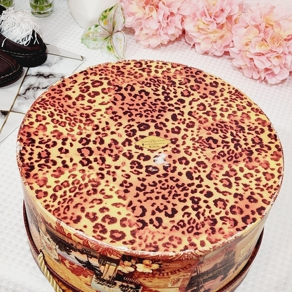 PAMELA Gladding Cheeta/postcard Red Orange Hat Box - Picture 6 of 6